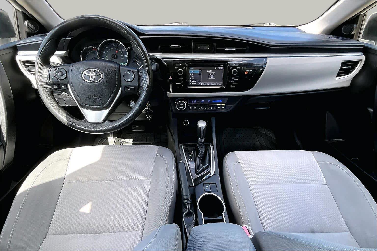 Used 2015 Toyota Corolla LE FWD image 16