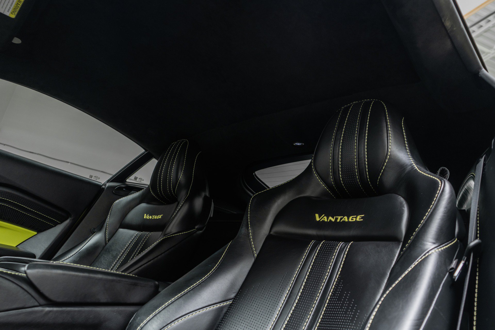 Used 2019 Aston Martin V8 Vantage Coupe RWD image 18