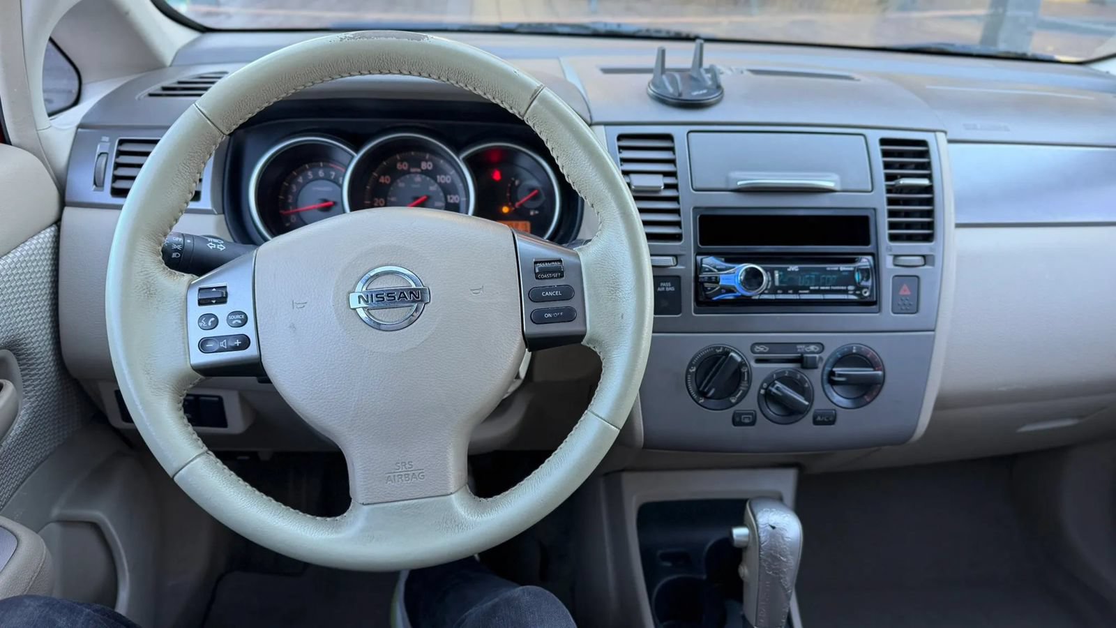 Used 2007 Nissan Versa Hatchback w/ Convenience Pkg FWD image 16