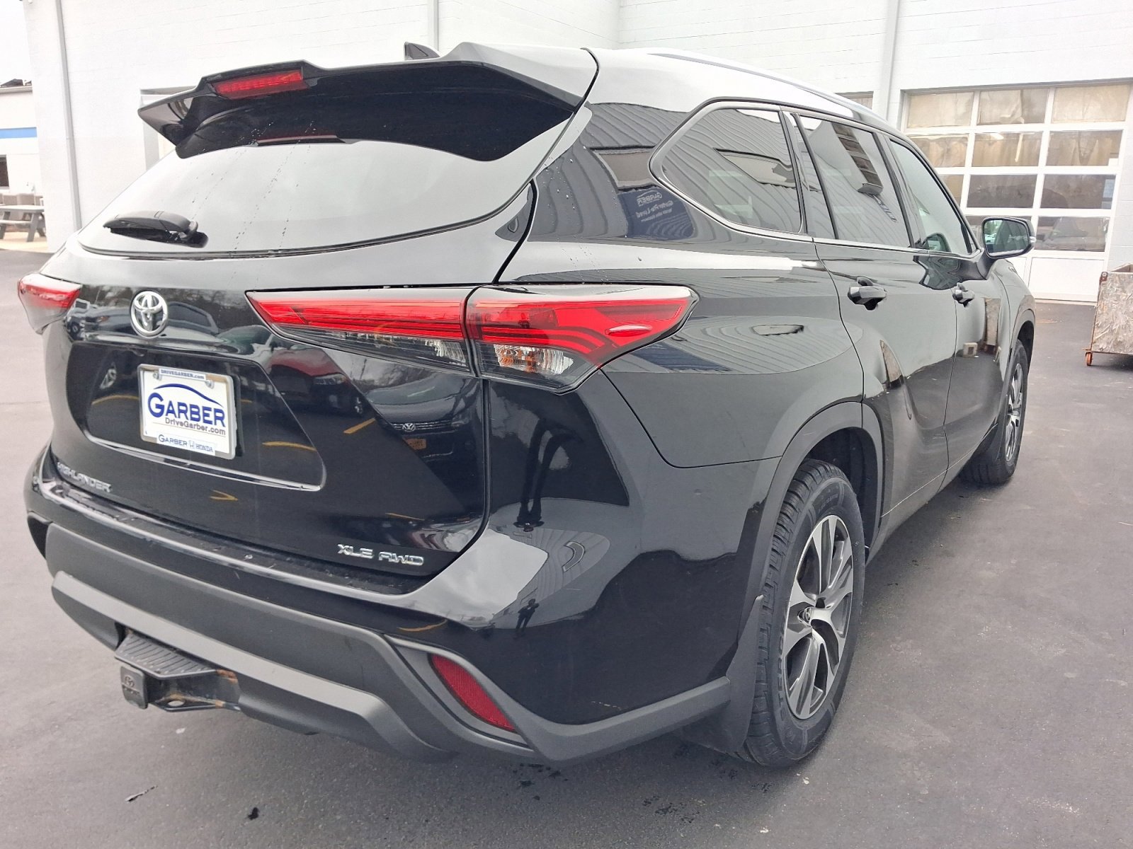 Used 2021 Toyota Highlander XLE AWD/4WD image 34