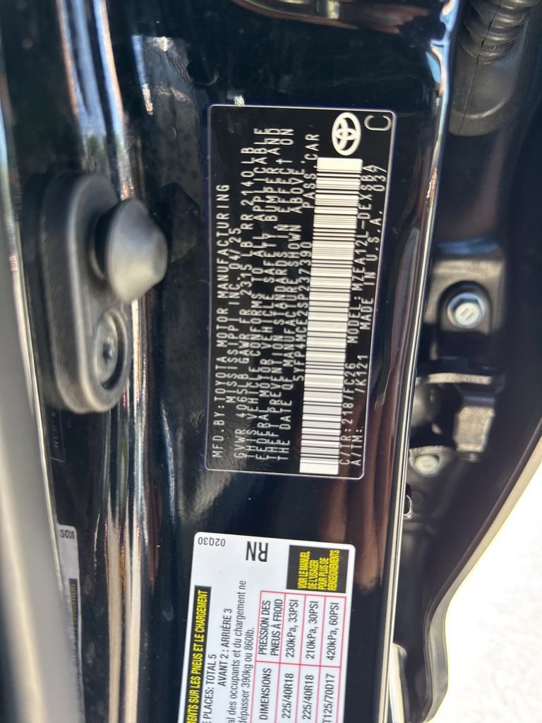 Used 2025 Toyota Corolla SE w/ SE Premium Package image 34