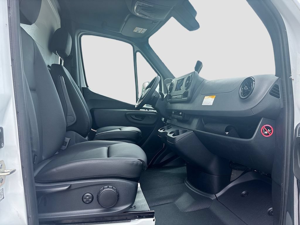 Used 2024 Mercedes-Benz Sprinter 3500 image 39