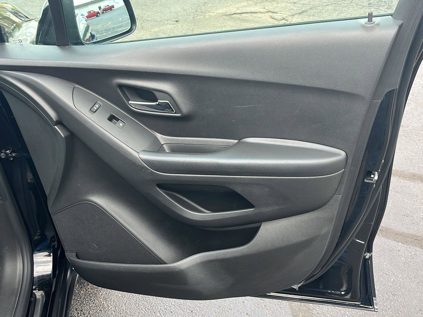 Used 2022 Chevrolet Trax LT w/ Driver Confidence Package image 27