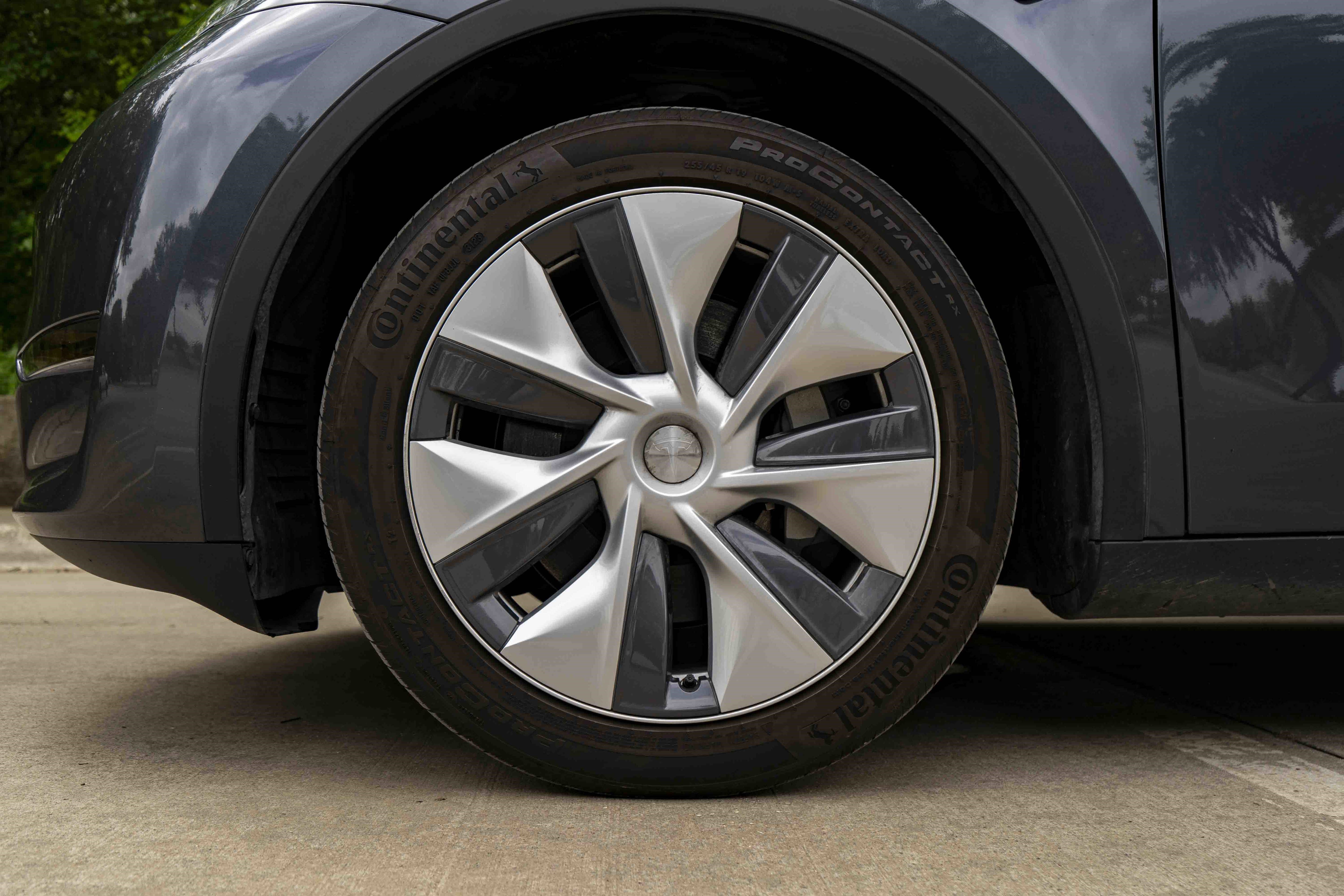 Used 2023 Tesla Model Y AWD image 14