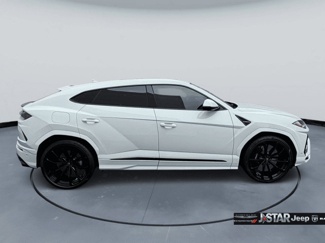 Used 2022 Lamborghini Urus AWD/4WD image 3