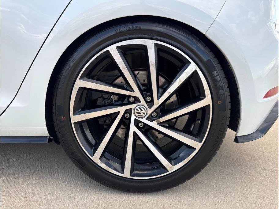 Used 2019 Volkswagen Golf R 4-Door AWD/4WD image 30