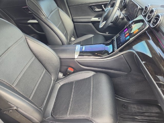 Used 2025 Mercedes-Benz GLC 300 4MATIC image 12