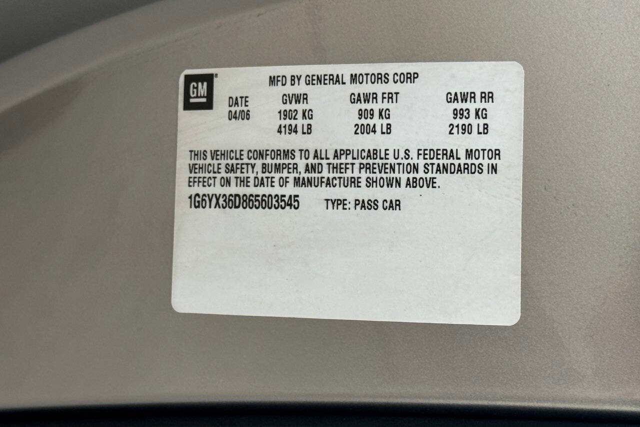 Used 2006 Cadillac XLR V image 30