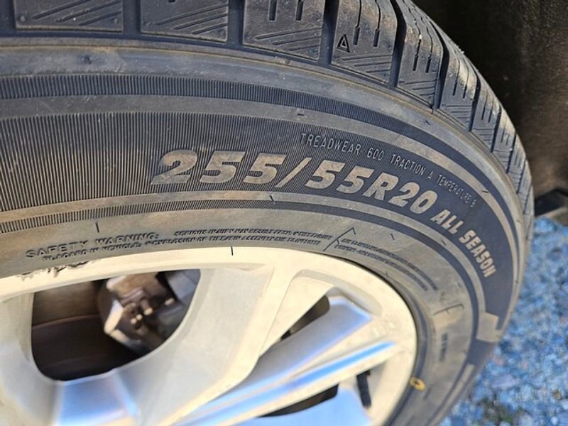 Used 2023 Ford Explorer Limited w/ Equipment Group 301A image 21