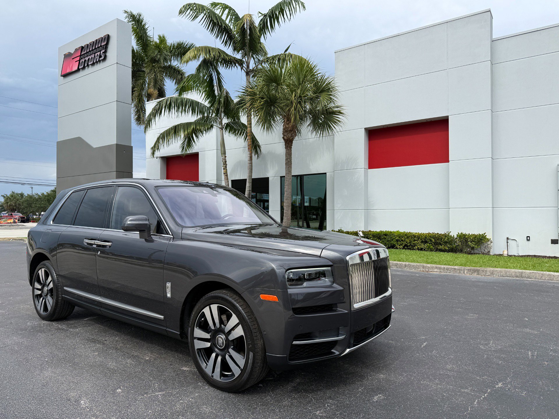 Used 2022 Rolls-Royce Cullinan AWD/4WD image 1
