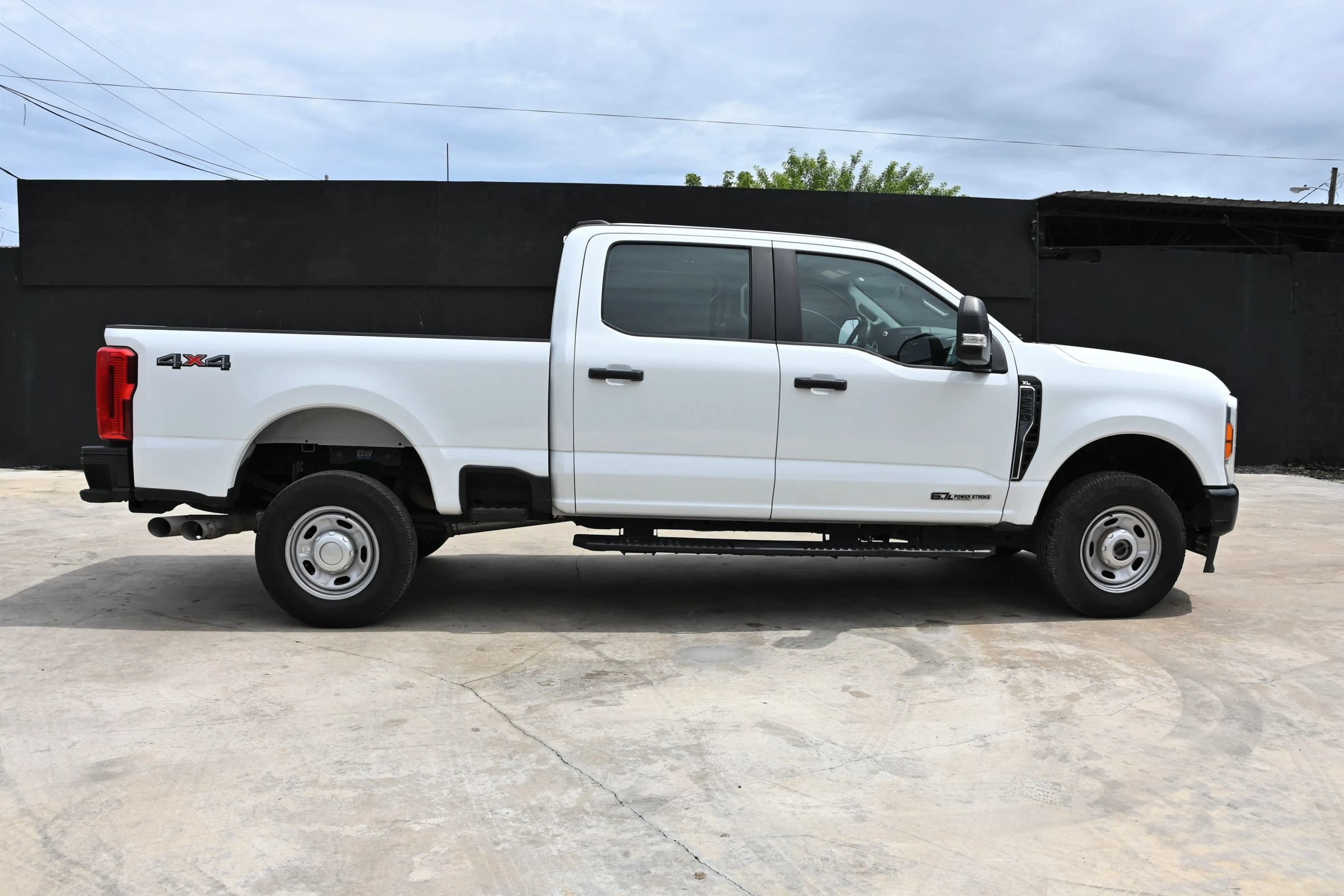 Used 2023 Ford F250 XL AWD/4WD image 7
