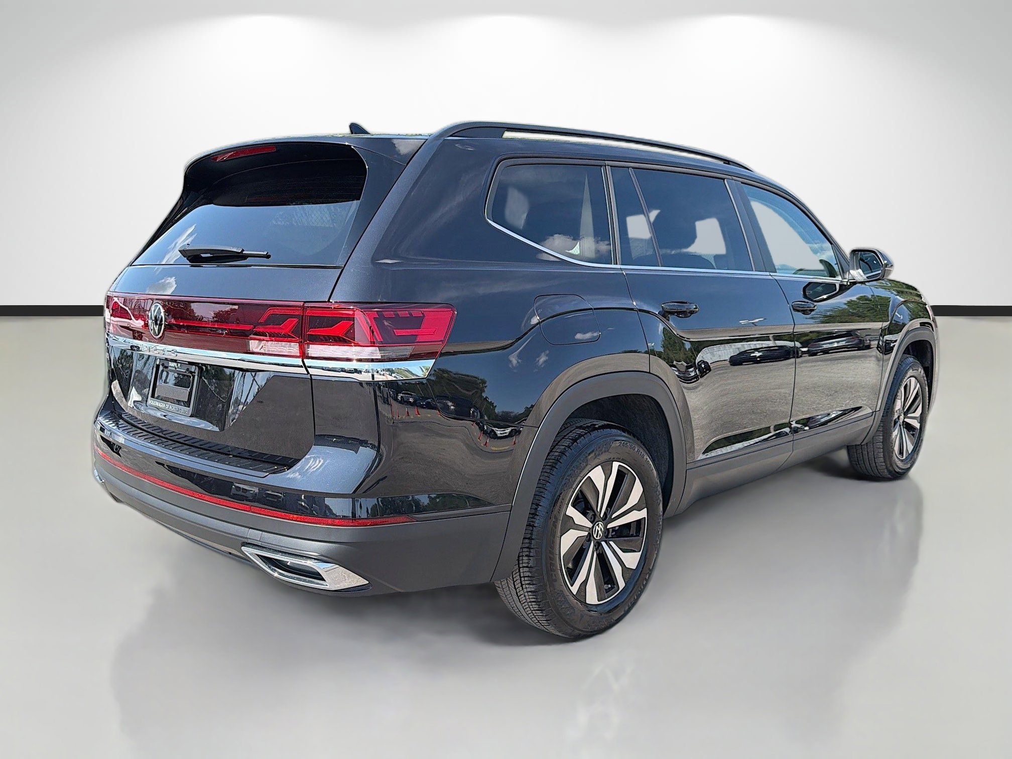 Used 2026 Volkswagen Atlas SE FWD image 3
