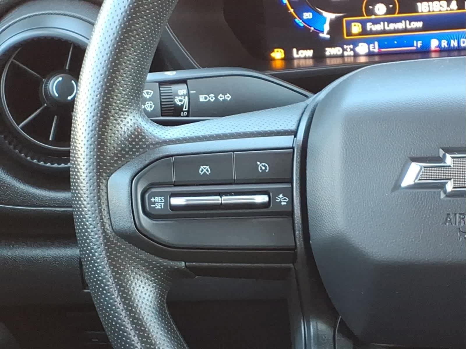 Used 2024 Chevrolet Colorado Trail Boss w/ Technology Package AWD/4WD image 25