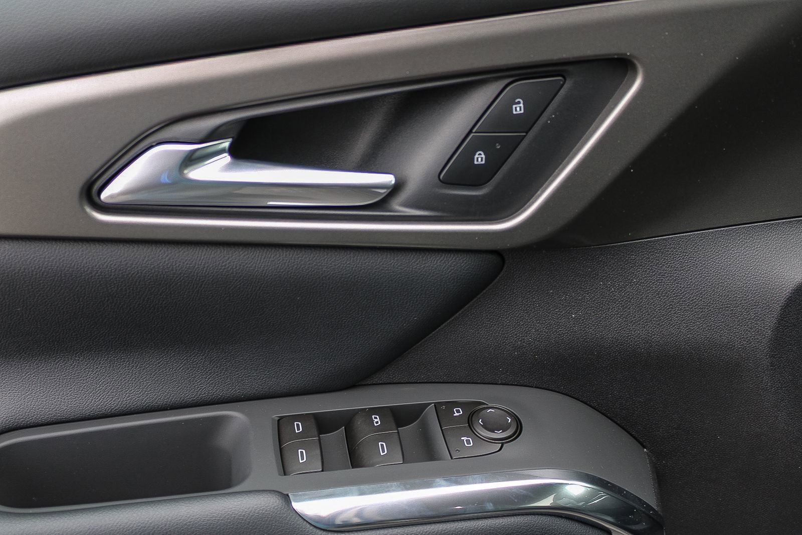 New 2026 Chevrolet Traverse LT w/ Driver Confidence Package FWD image 19
