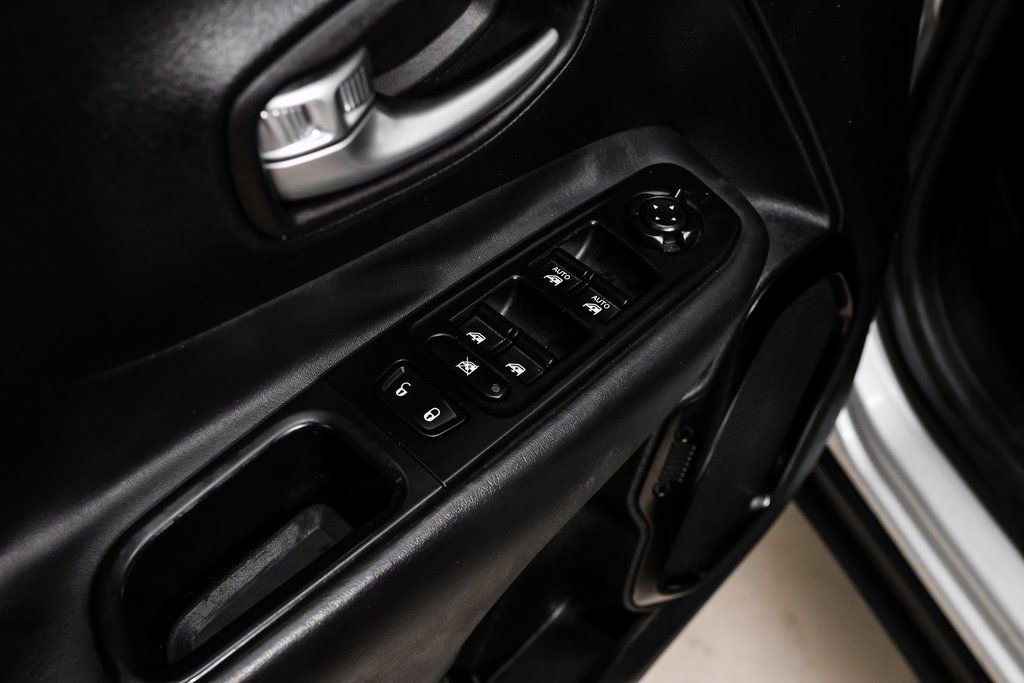 Used 2017 Jeep Renegade Altitude image 45