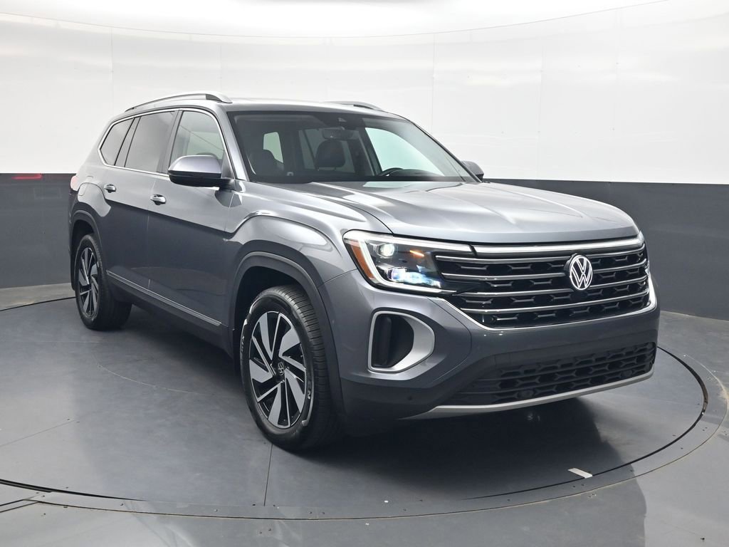 Used 2024 Volkswagen Atlas SEL AWD/4WD image 2