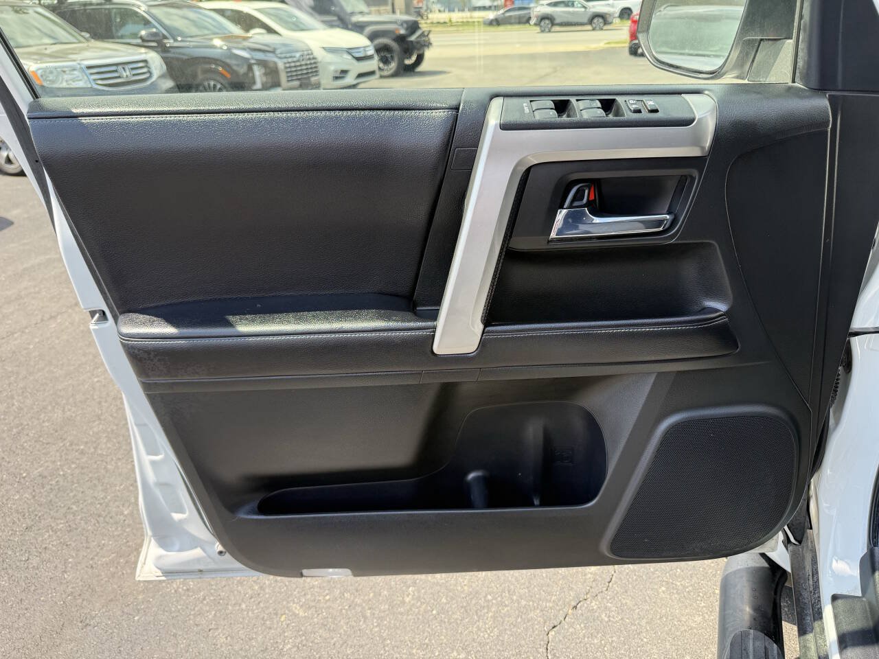 Used 2017 Toyota 4Runner SR5 AWD/4WD image 38