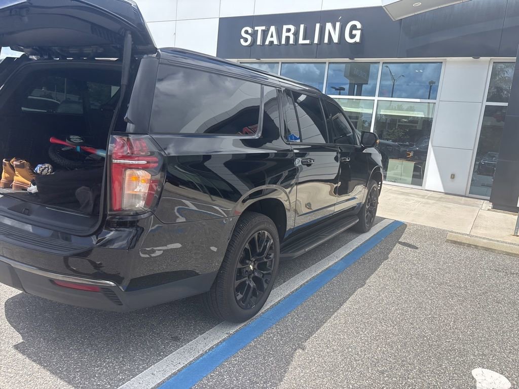Used 2022 Chevrolet Suburban RST w/ Luxury Package AWD/4WD image 6
