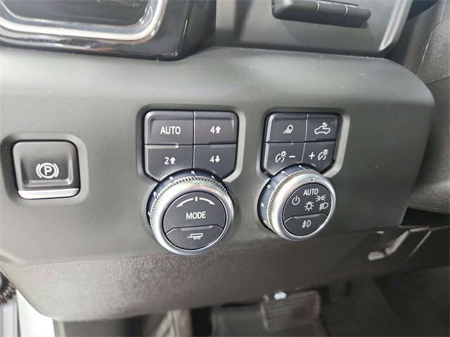 Used 2025 GMC Sierra 3500 Denali w/ Technology Package image 27