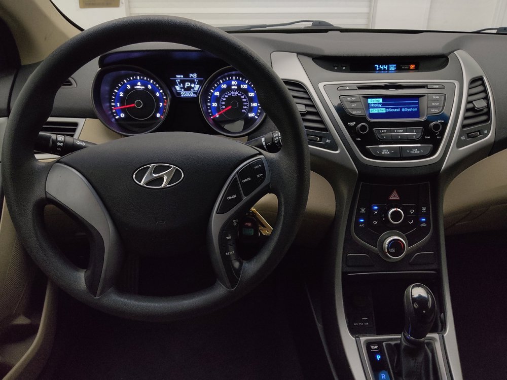 Used 2015 Hyundai Elantra SE FWD image 22