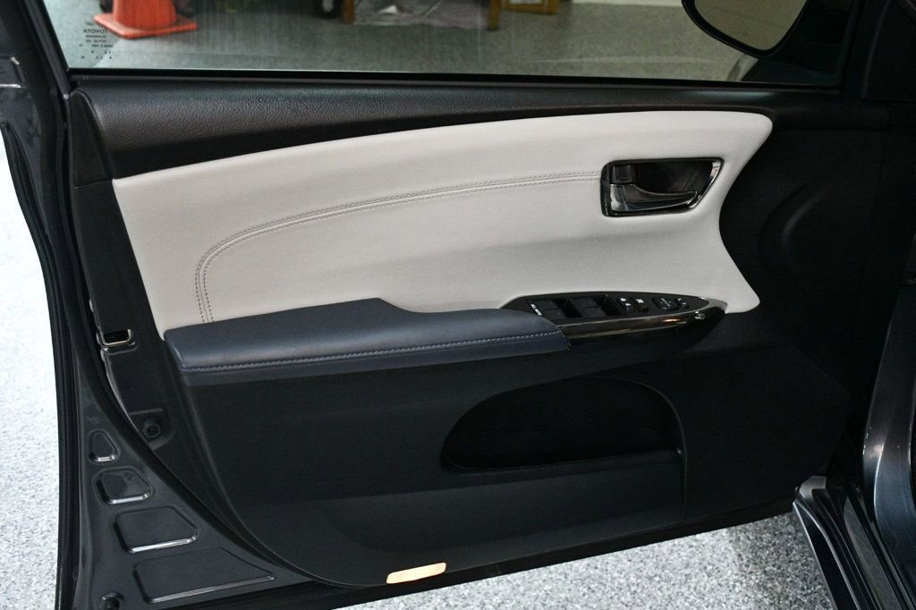 Used 2013 Toyota Avalon XLE Premium FWD image 23