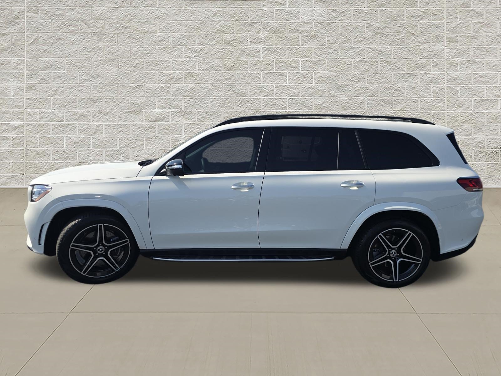 Used 2023 Mercedes-Benz GLS 450 4MATIC image 4