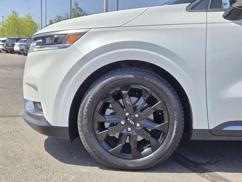 Certified 2024 Kia Carnival SX FWD image 9