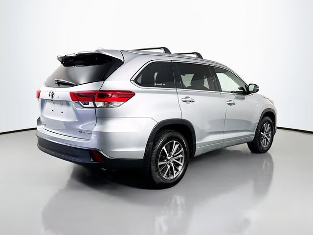 Used 2017 Toyota Highlander XLE w/ Carpet Mat Package AWD/4WD image 8