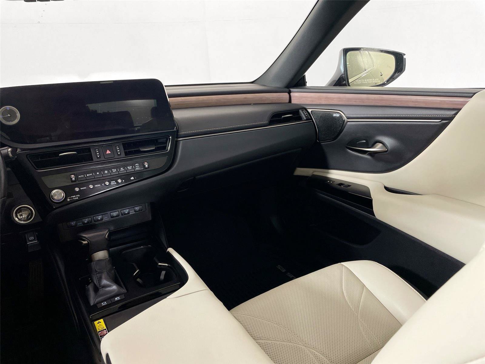 Used 2024 Lexus ES 300h Ultra Luxury w/ Accessory Package (Z1) FWD image 24