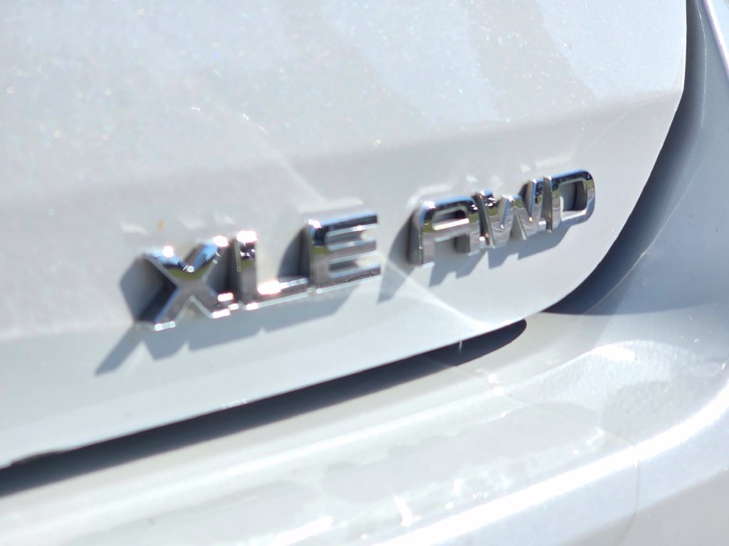 Used 2022 Toyota Highlander XLE AWD/4WD image 7