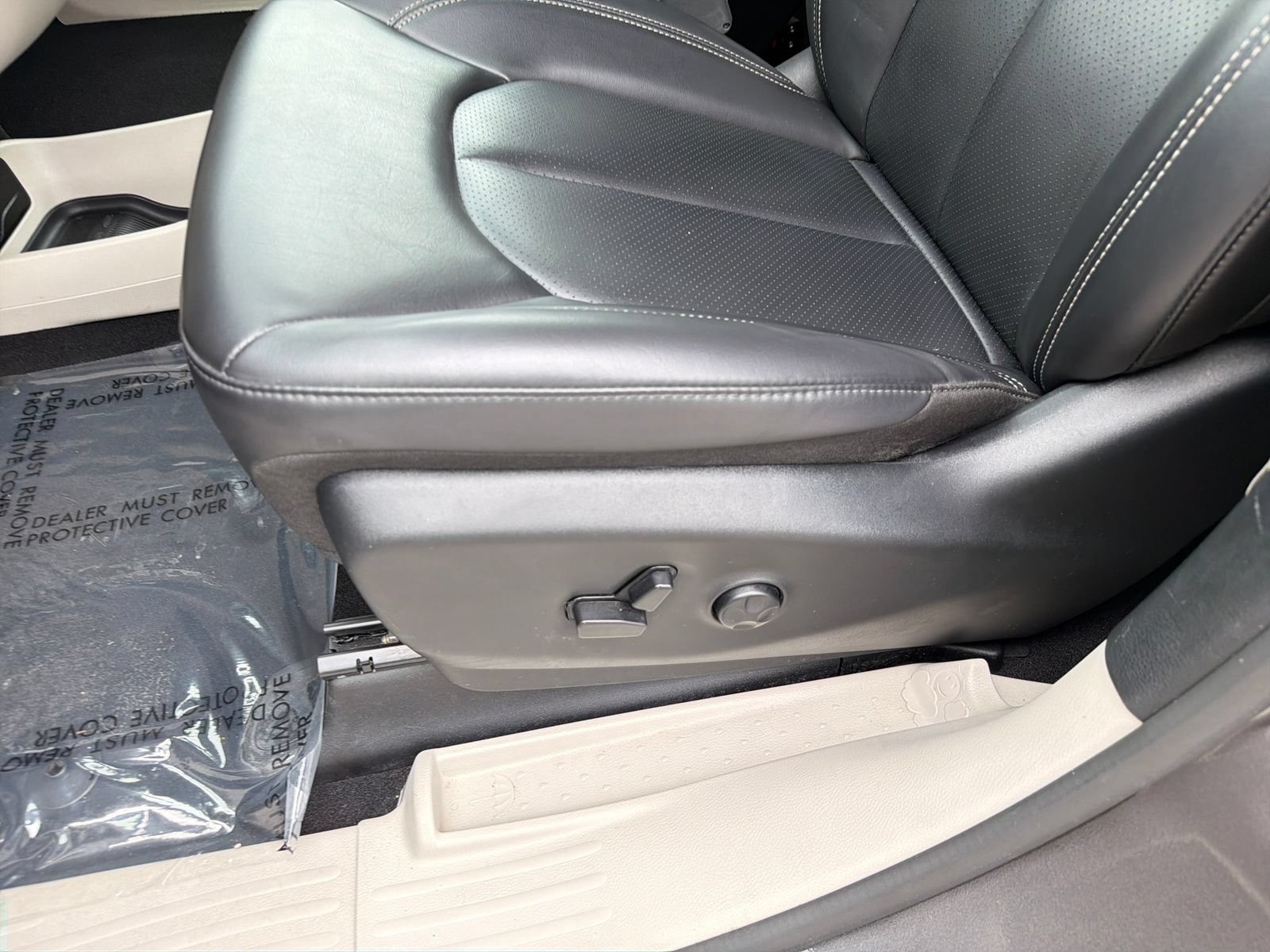 Used 2023 Chrysler Pacifica Touring-L FWD image 30