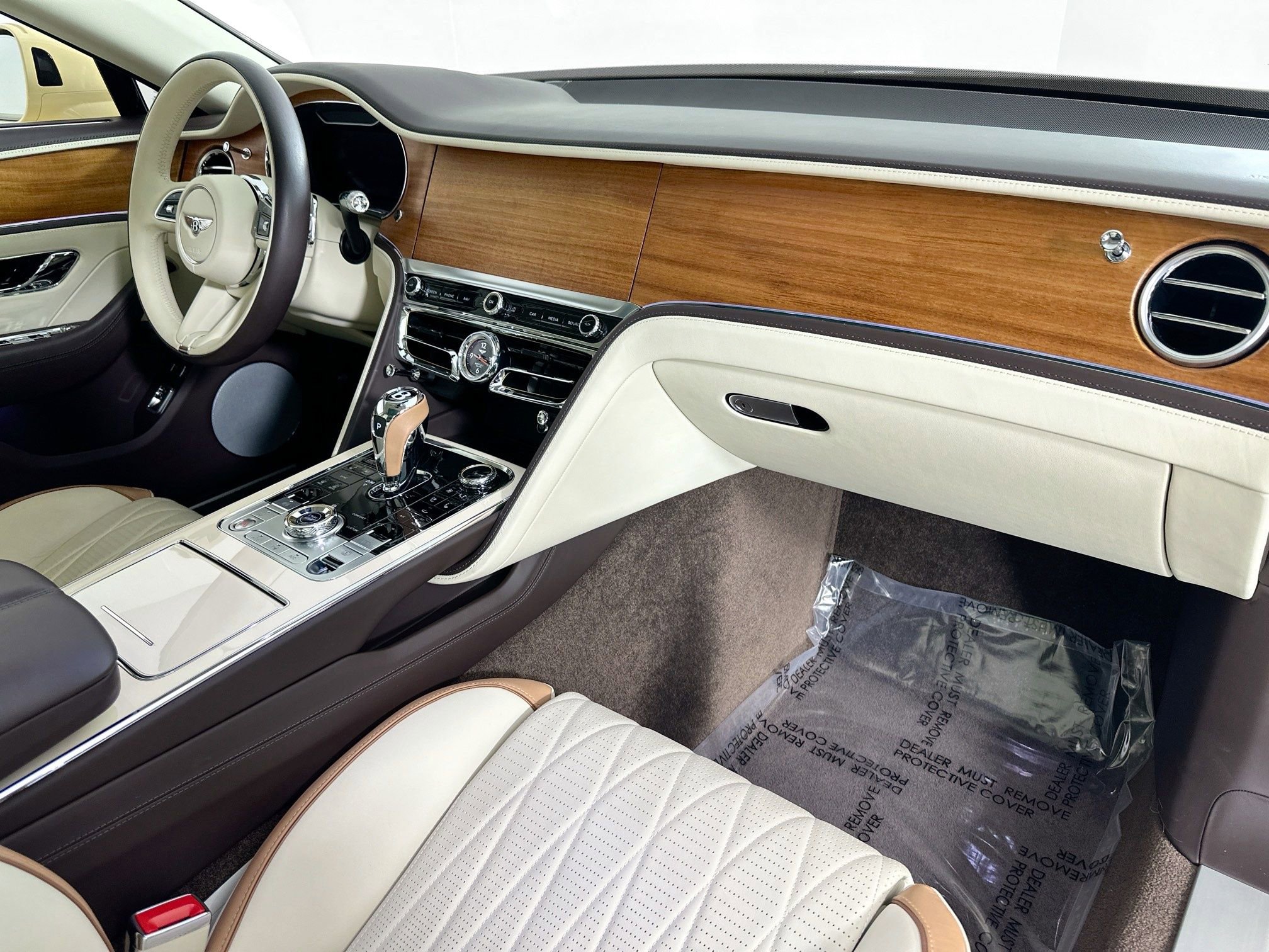 Used 2023 Bentley Flying Spur Plug-In Hybrid image 2