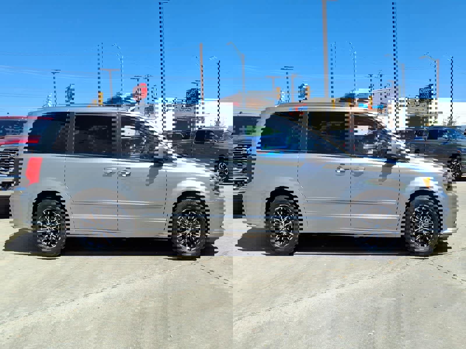 Used 2016 Dodge Grand Caravan R/T image 29