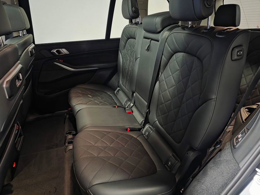 Used 2025 BMW X7 xDrive40i w/ Premium Package image 17