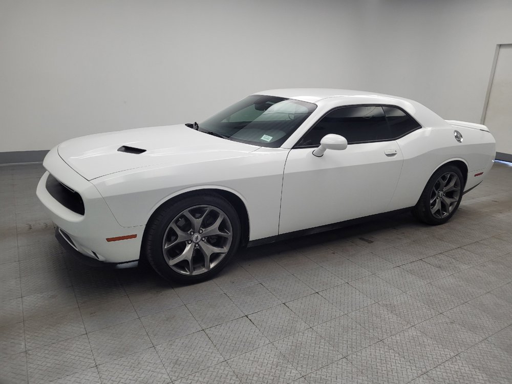 Used 2017 Dodge Challenger SXT image 2