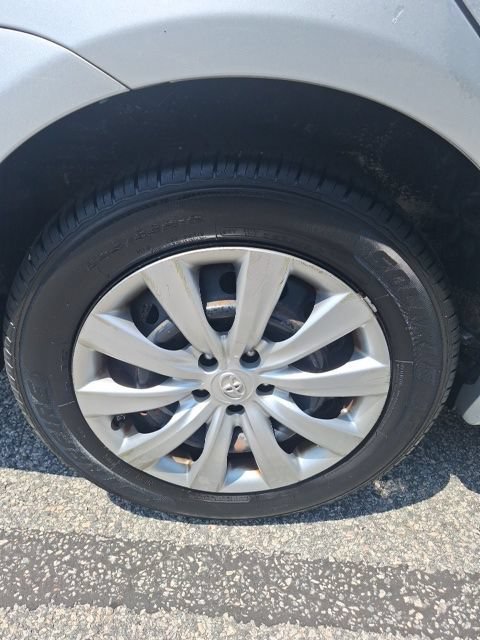 Used 2013 Toyota Corolla LE FWD image 24