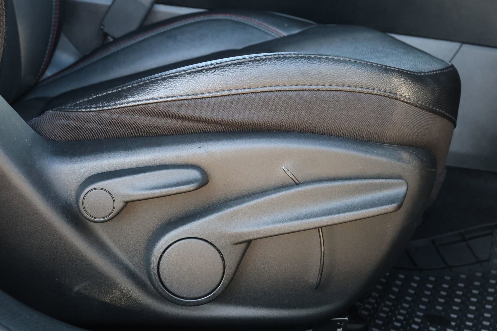 Used 2024 Jeep Compass Trailhawk image 31