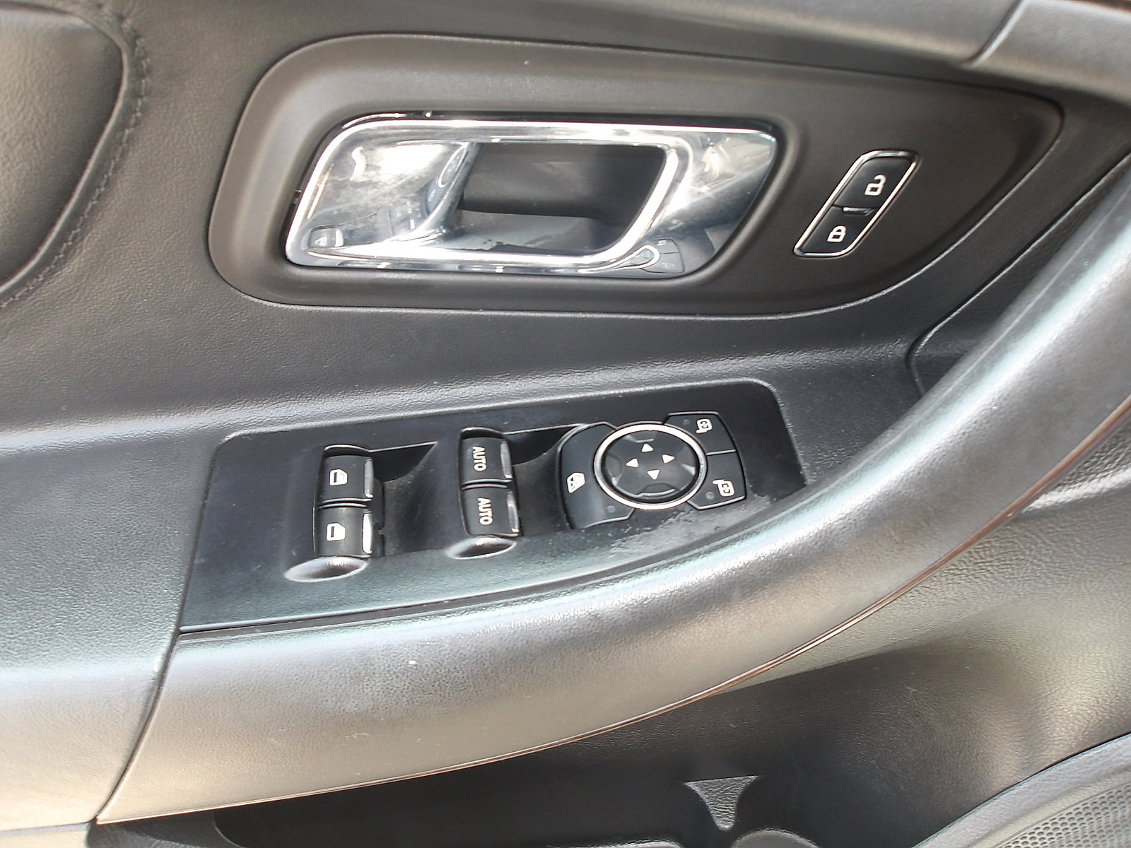 Used 2018 Ford Taurus Limited AWD/4WD image 15