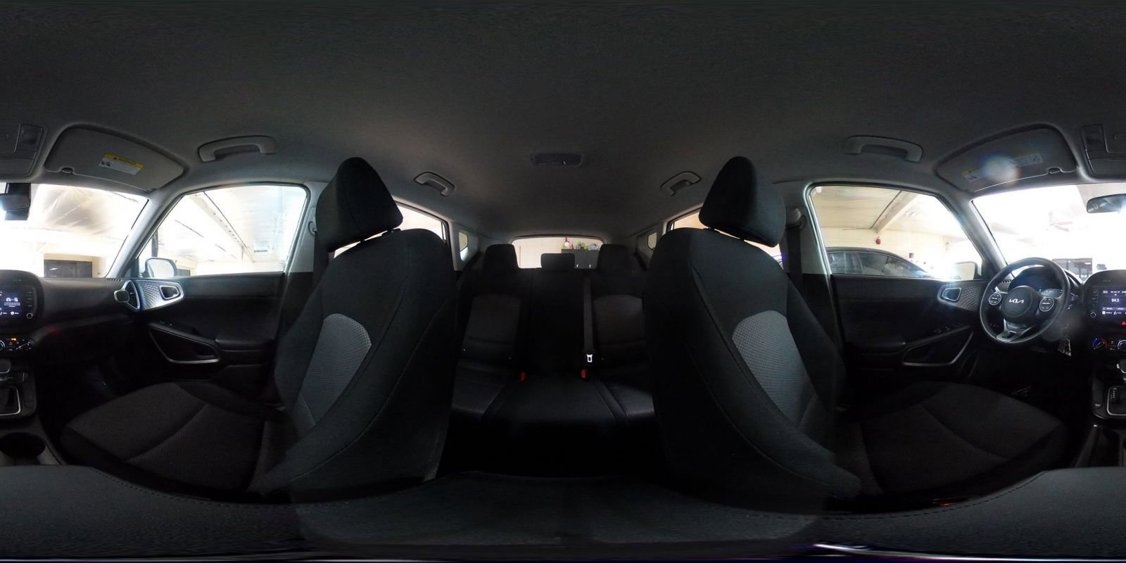 Used 2025 Kia Soul LX w/ LX Technology Package FWD image 40