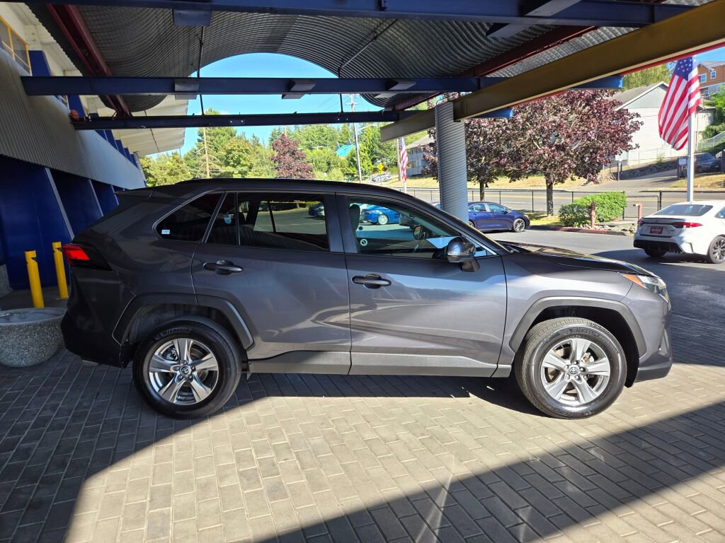 Used 2023 Toyota RAV4 XLE w/ Convenience Package image 4