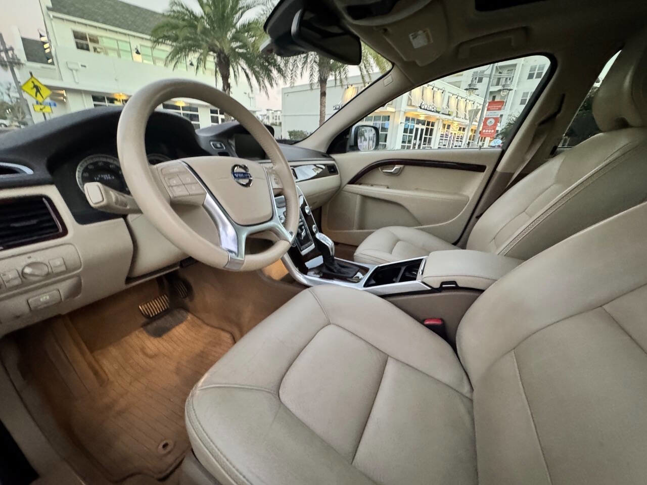 Used 2013 Volvo XC70 3.2 image 24