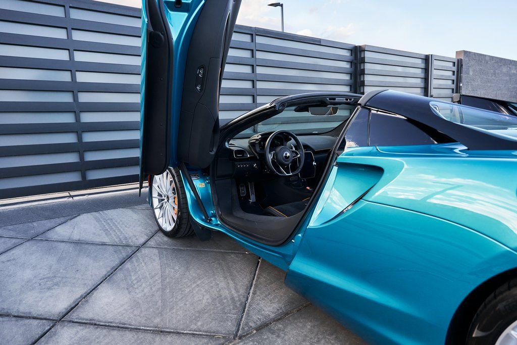 Used 2025 McLaren Artura Spider image 30
