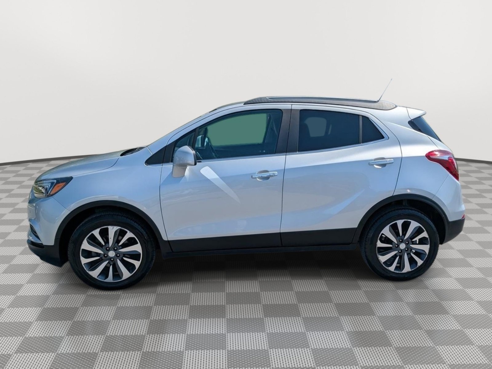 Used 2021 Buick Encore Preferred w/ Safety Package II FWD image 2