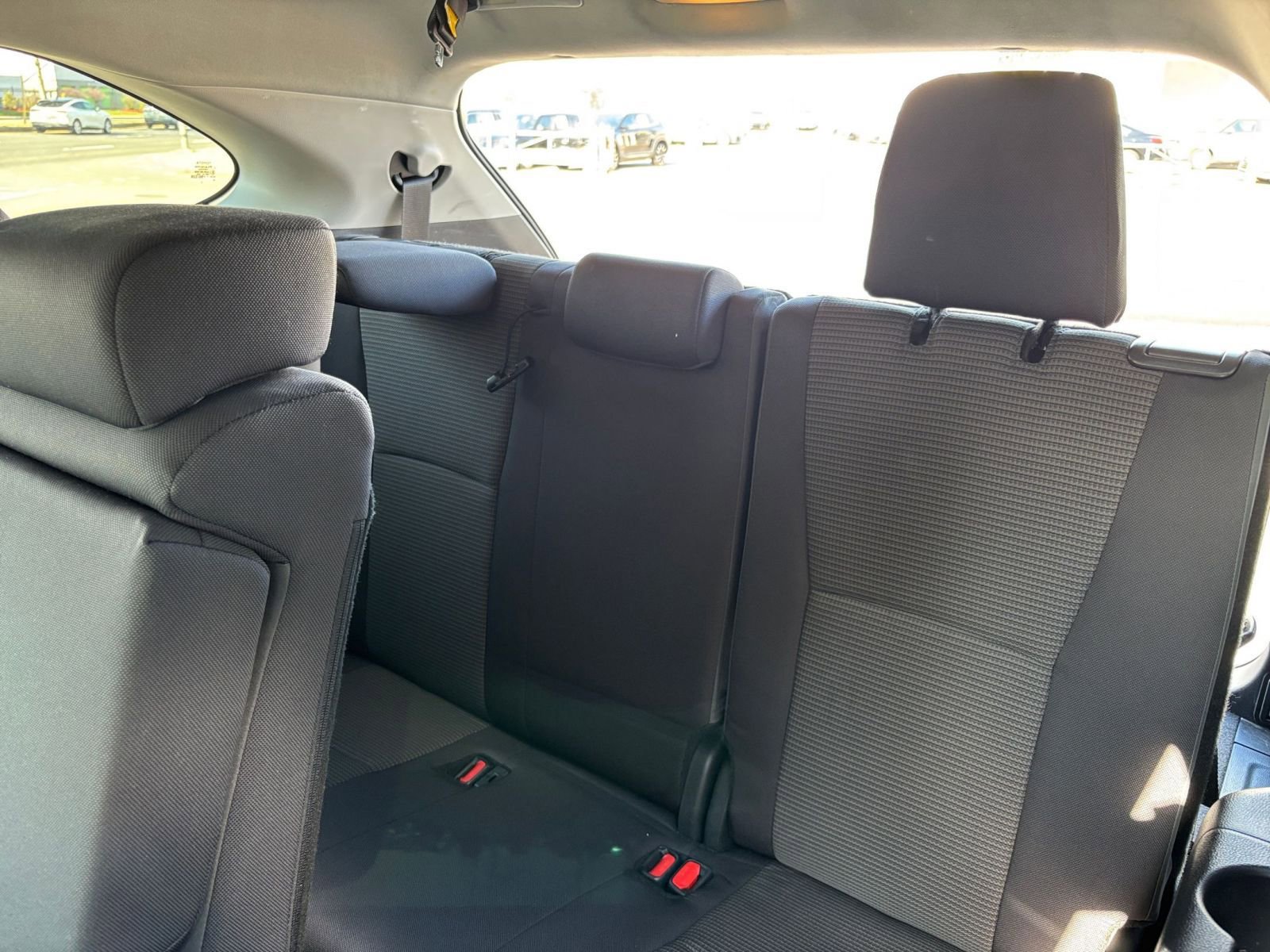Used 2025 Toyota Highlander LE FWD image 28