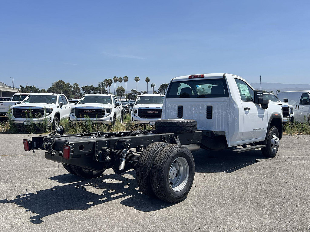 New 2026 GMC Sierra 3500 Pro AWD/4WD image 3