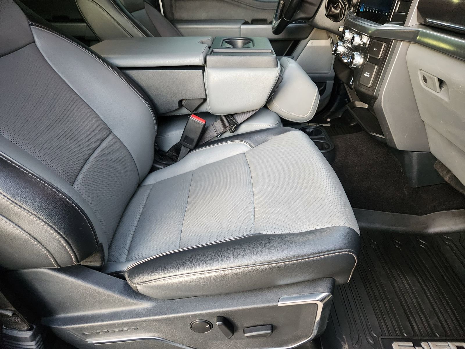 Used 2022 Ford F150 Lariat w/ Equipment Group 501A Mid image 18