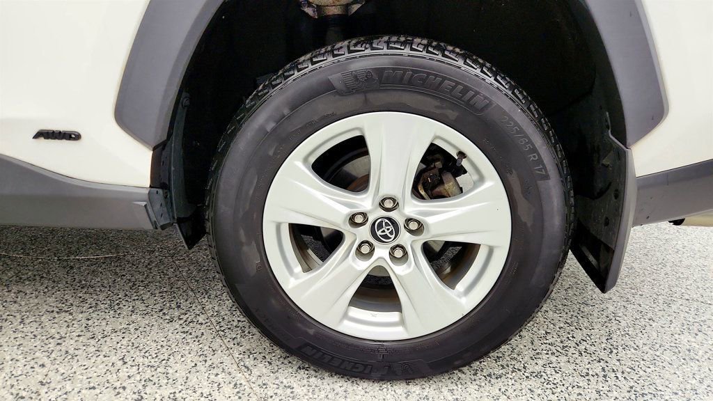 Used 2020 Toyota RAV4 XLE image 9