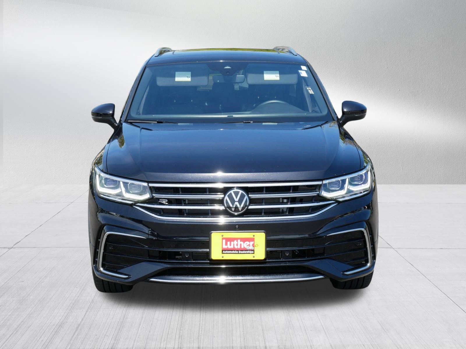 Used 2024 Volkswagen Tiguan SEL R-Line w/ MDO Package, Two-Row AWD/4WD video 2