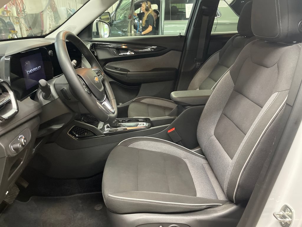 Used 2024 Chevrolet TrailBlazer LT w/ Convenience Package AWD/4WD image 14