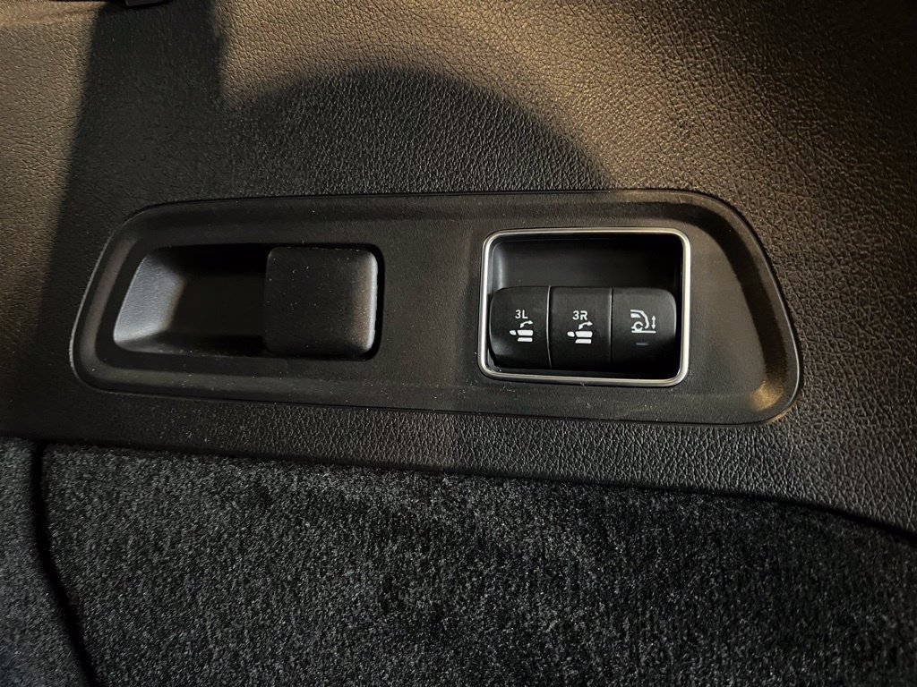 Certified 2025 Mercedes-Benz GLS 580 4MATIC image 37